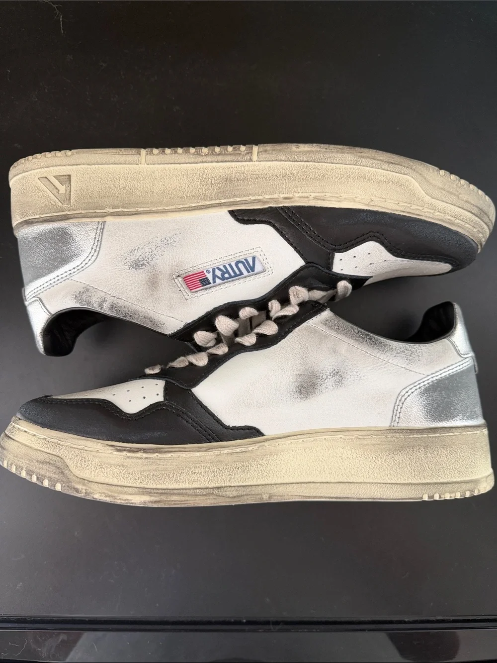NWT MEDALIST LOW SUPER VINTAGE SNEAKERS LOW IN WHITE BLACK AND SILVER LEATHER